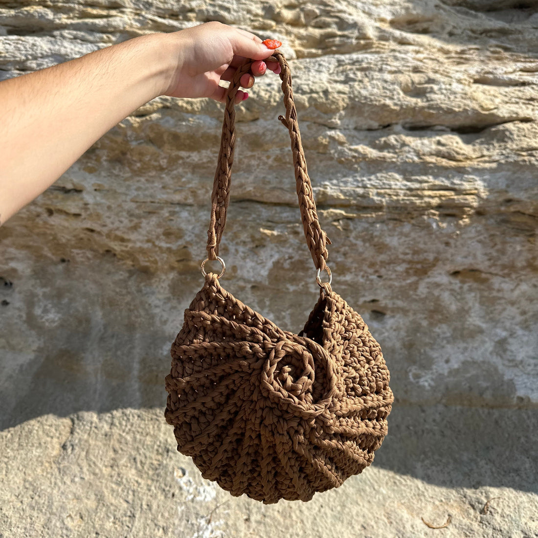 El bolso de concha: el accesorio que transforma tu look - Papallona