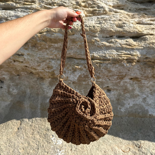 El bolso de concha: el accesorio que transforma tu look - Papallona